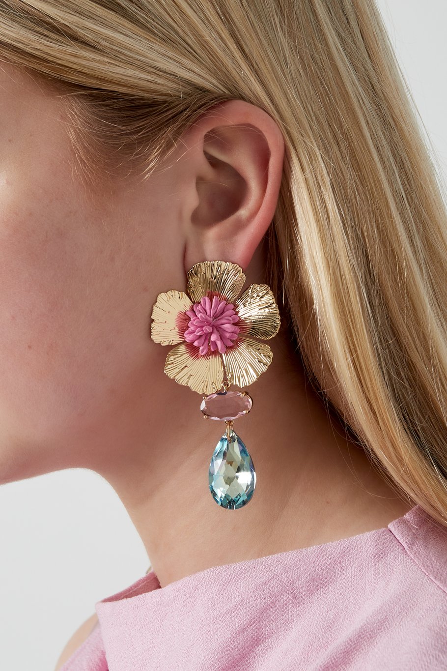 Oorbellen met bloem en "glas"hanger