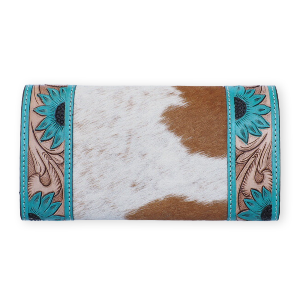Portemonnee koeienhuid met hand bewerkt leder en turquoise accenten