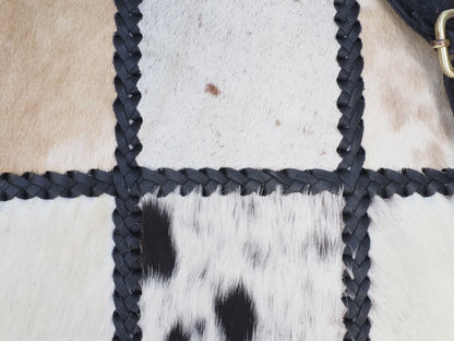 Crossbody schoudertas met patchwork koeienhuid en franjes