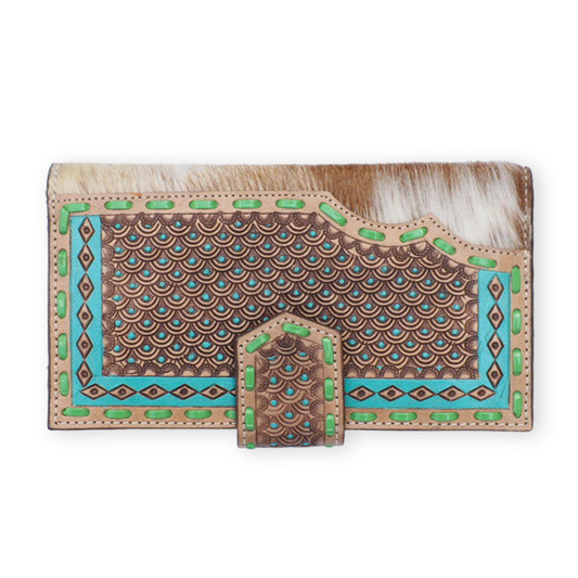 Portemonnee koeienhuid met hand bewerkt leder en turquoise/groene accenten (XL)