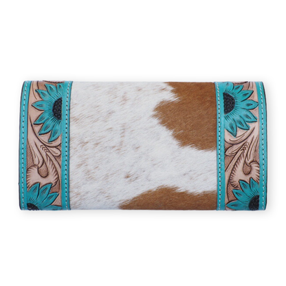 Portemonnee koeienhuid met hand bewerkt leder en turquoise accenten