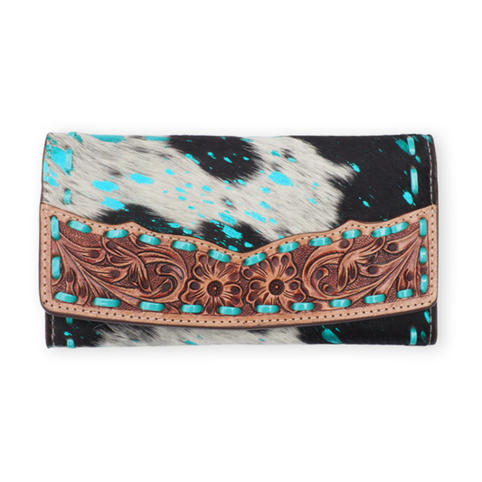 Portemonnee koeienhuid met hand bewerkt leder en turquoise metallic accenten